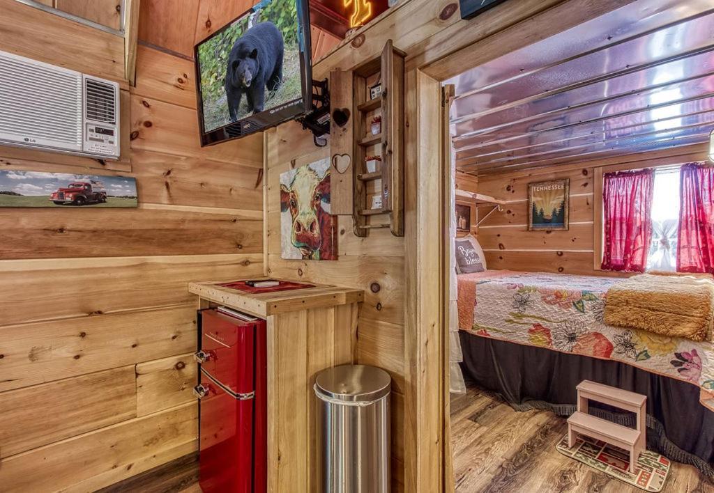 The Tiny Barn, 1089 Free Tickets Each Paid Day, Dollywood And More Севьервилл Экстерьер фото