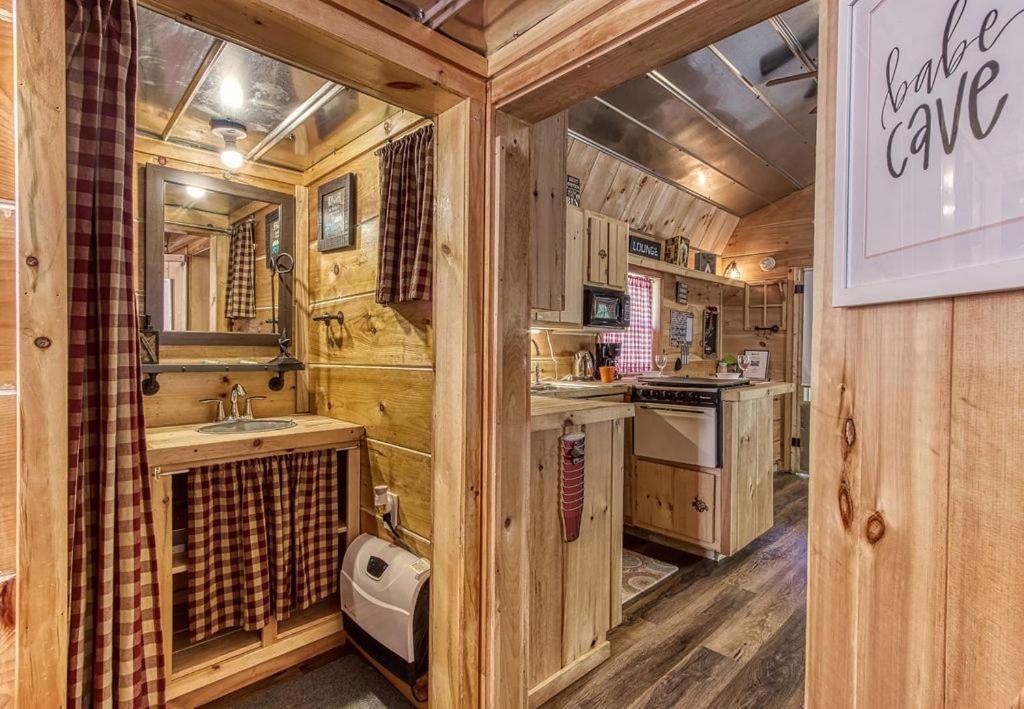 The Tiny Barn, 1089 Free Tickets Each Paid Day, Dollywood And More Севьервилл Экстерьер фото